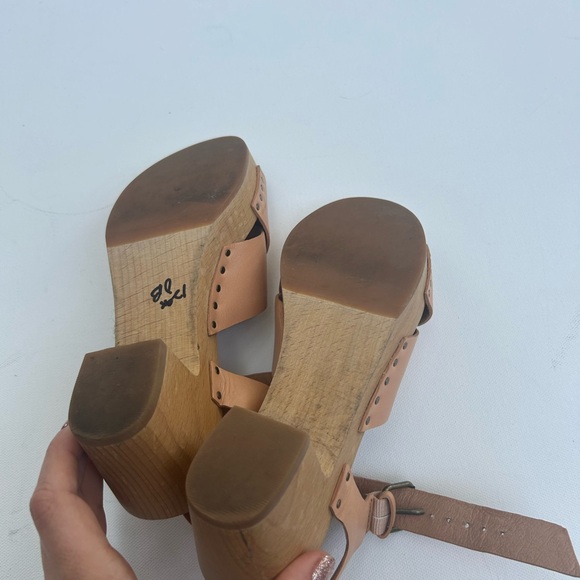 Madewell Johanna Criss Cross Clog Sandals - Picture 7 of 7